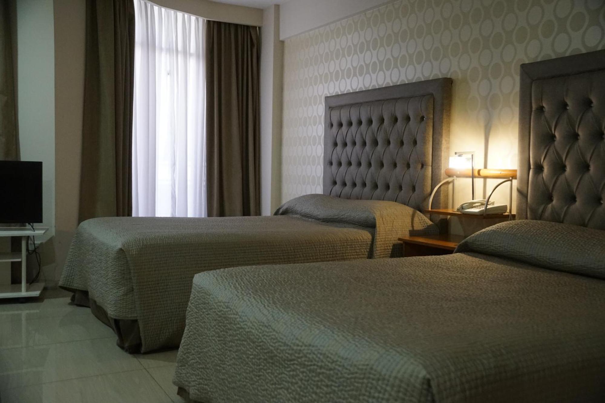 Hotel Howard Johnson Росарио Екстериор снимка