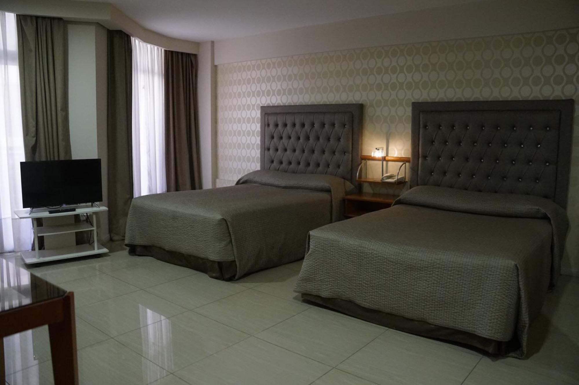 Hotel Howard Johnson Росарио Екстериор снимка