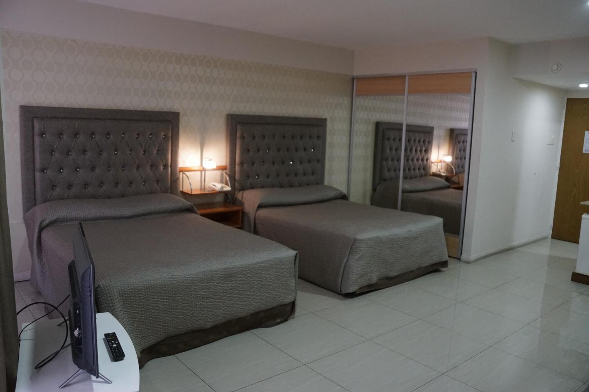 Hotel Howard Johnson Росарио Екстериор снимка