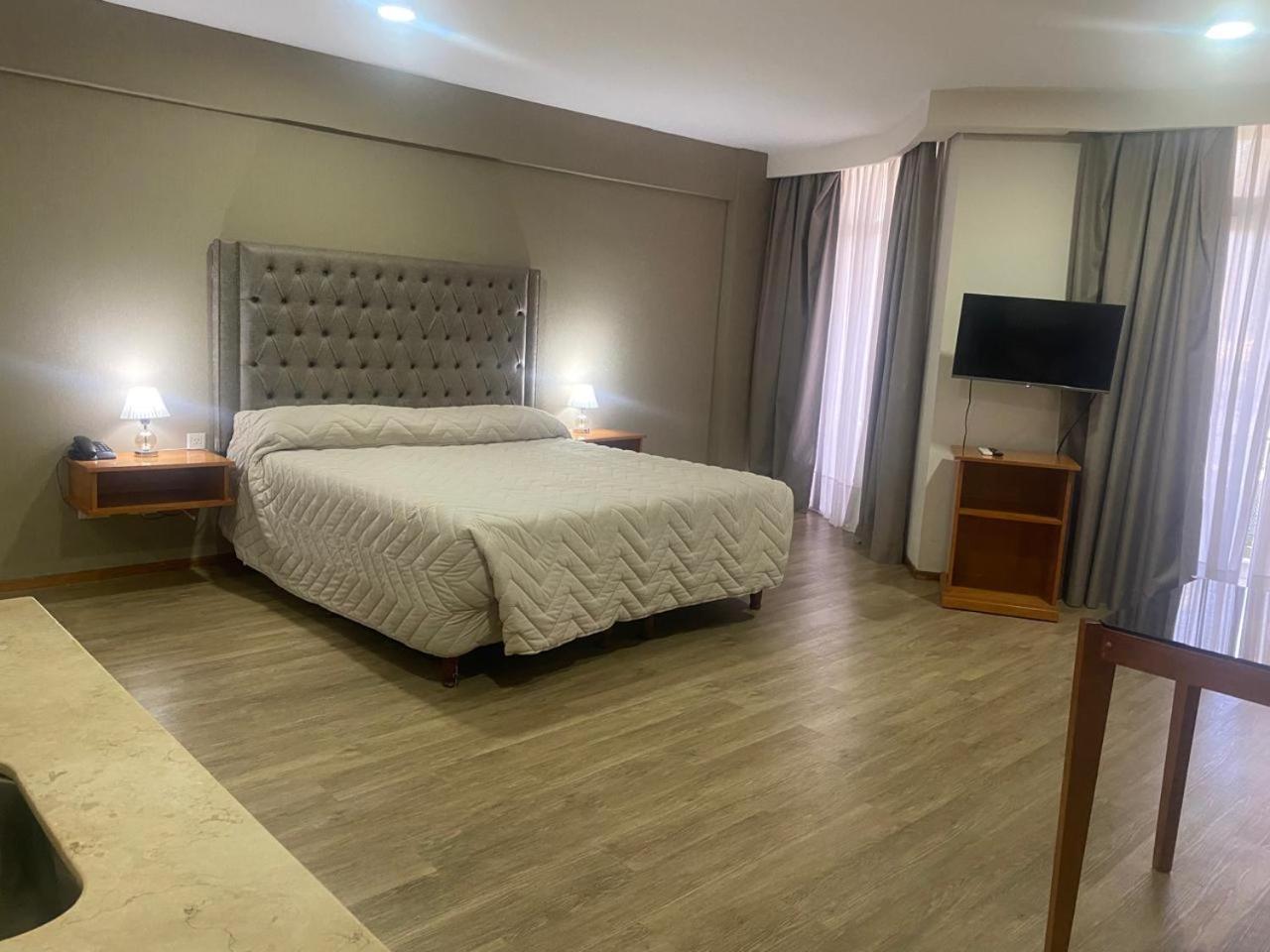 Hotel Howard Johnson Росарио Екстериор снимка
