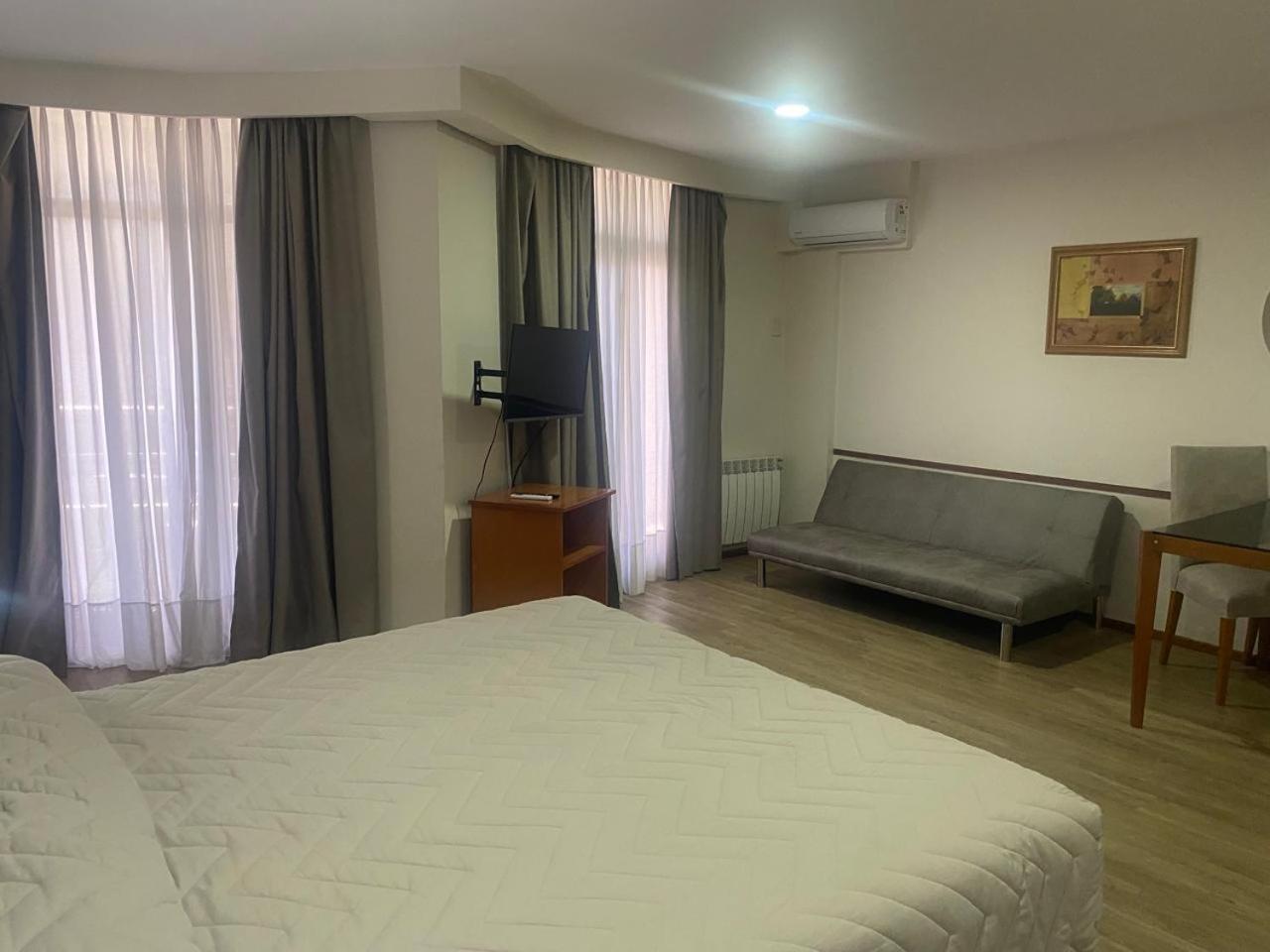 Hotel Howard Johnson Росарио Екстериор снимка