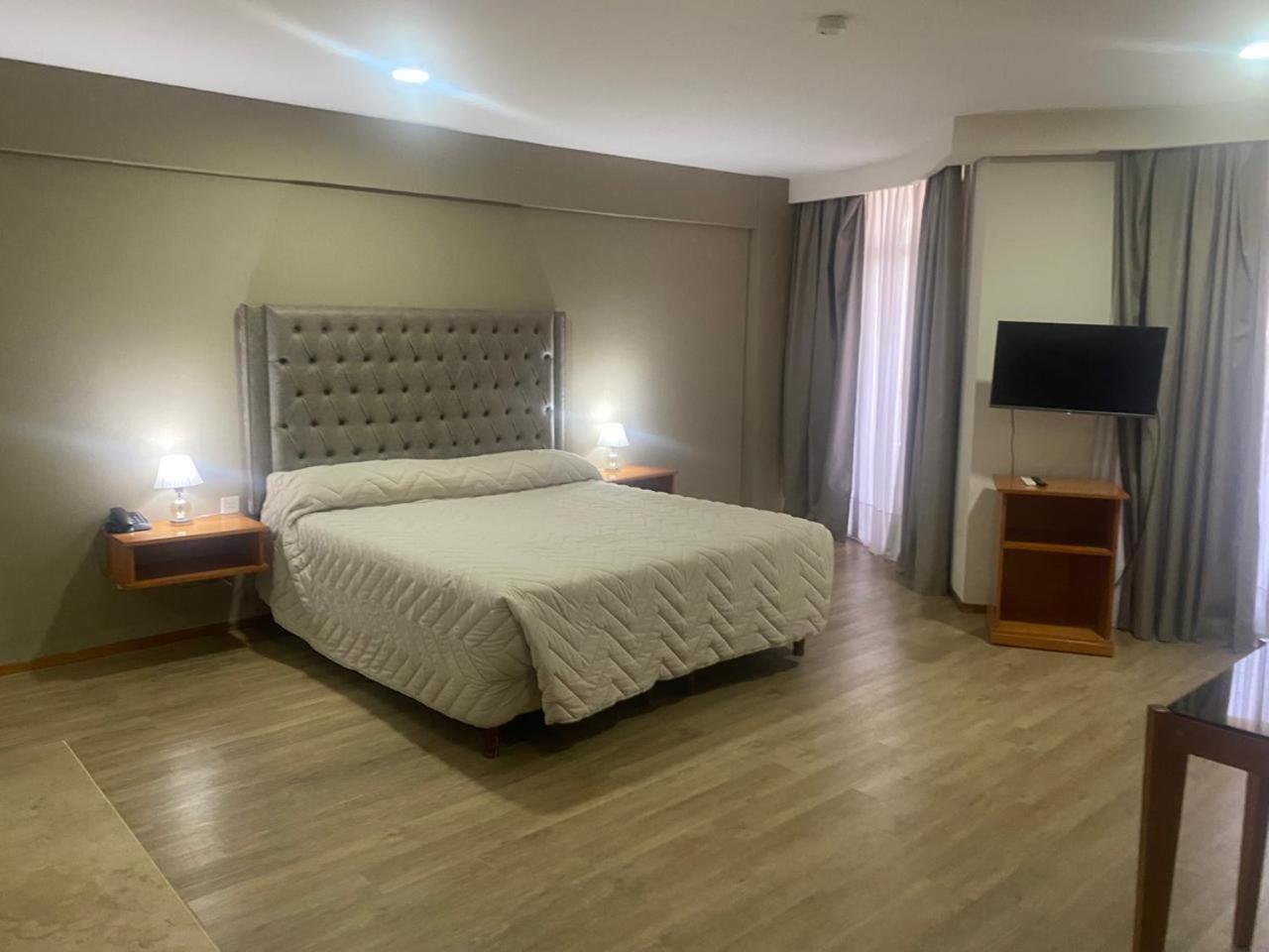 Hotel Howard Johnson Росарио Екстериор снимка