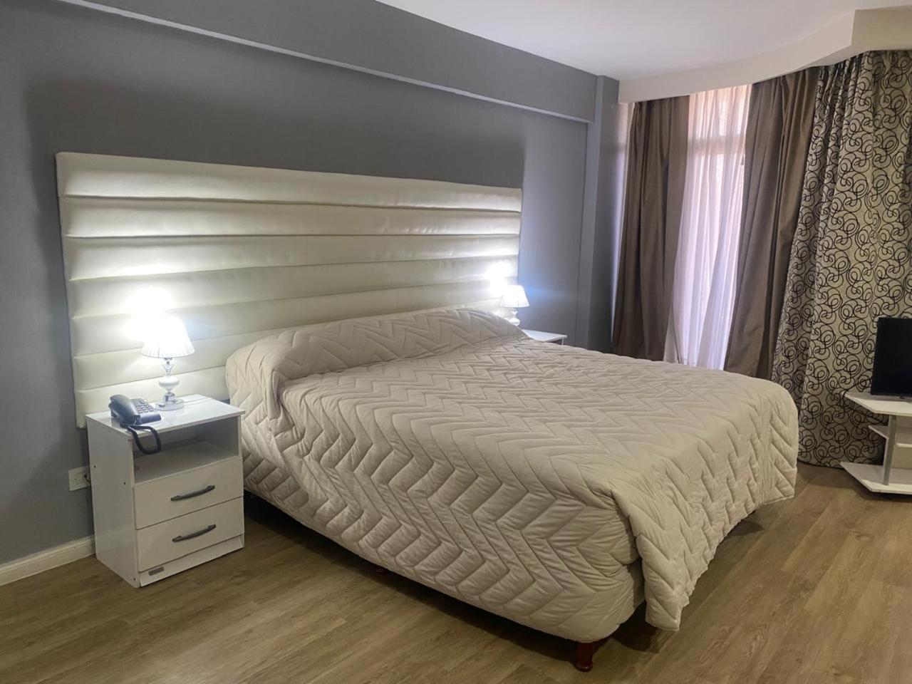 Hotel Howard Johnson Росарио Екстериор снимка
