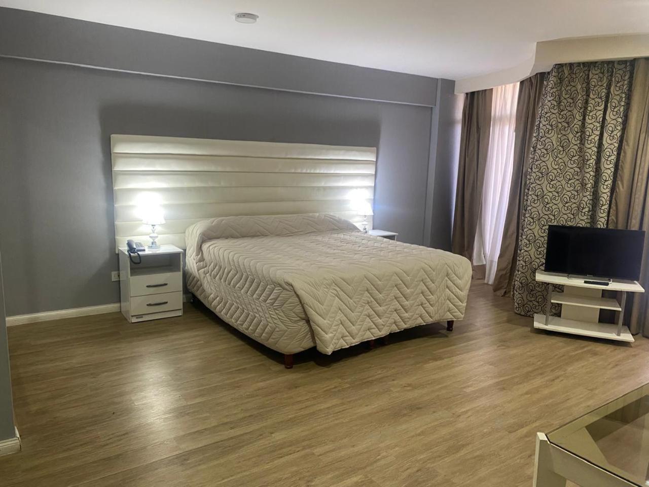 Hotel Howard Johnson Росарио Екстериор снимка