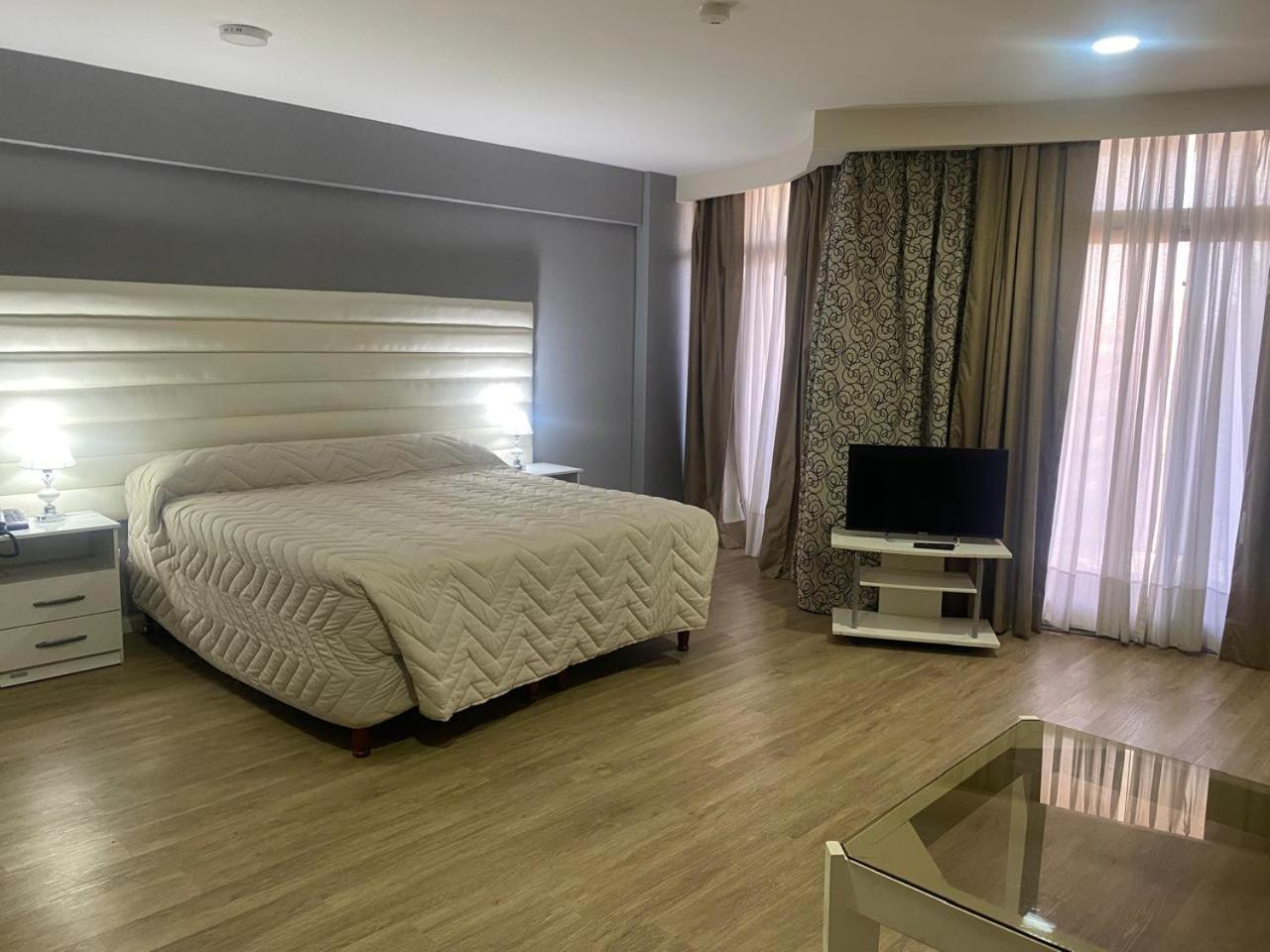 Hotel Howard Johnson Росарио Екстериор снимка
