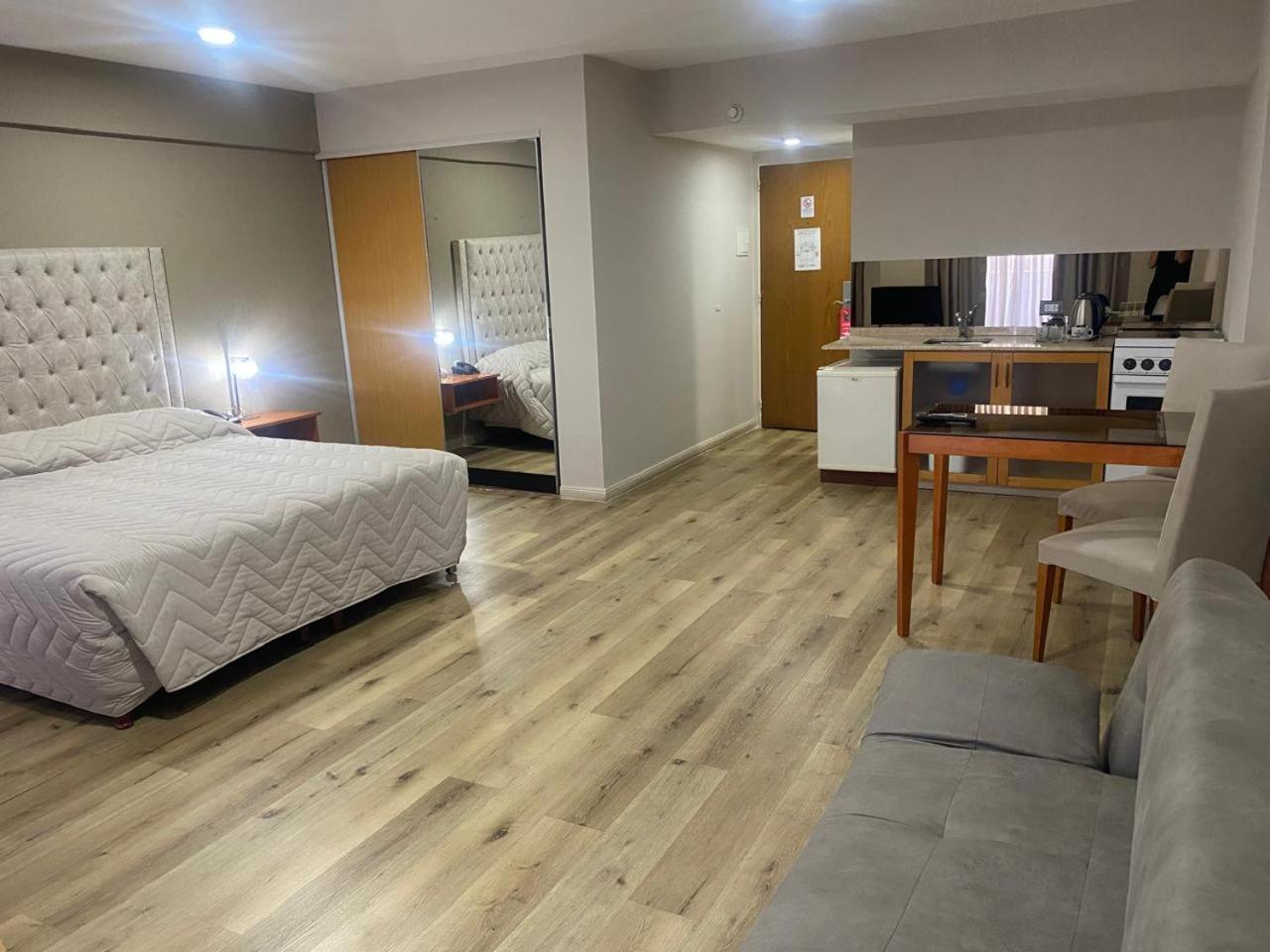 Hotel Howard Johnson Росарио Екстериор снимка