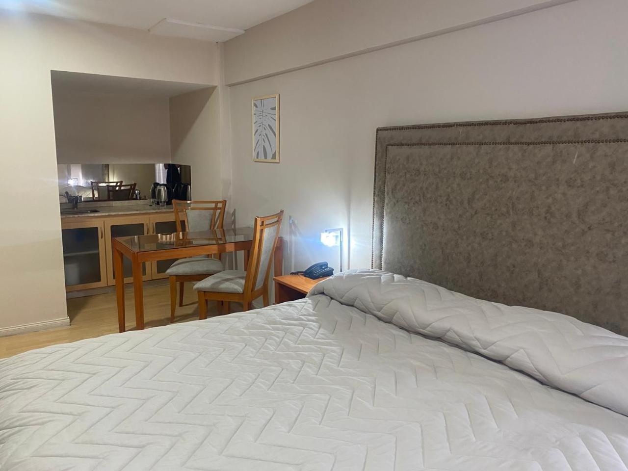 Hotel Howard Johnson Росарио Екстериор снимка